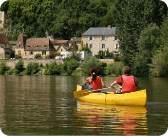 Canoeing activity on Lake la Raviège
