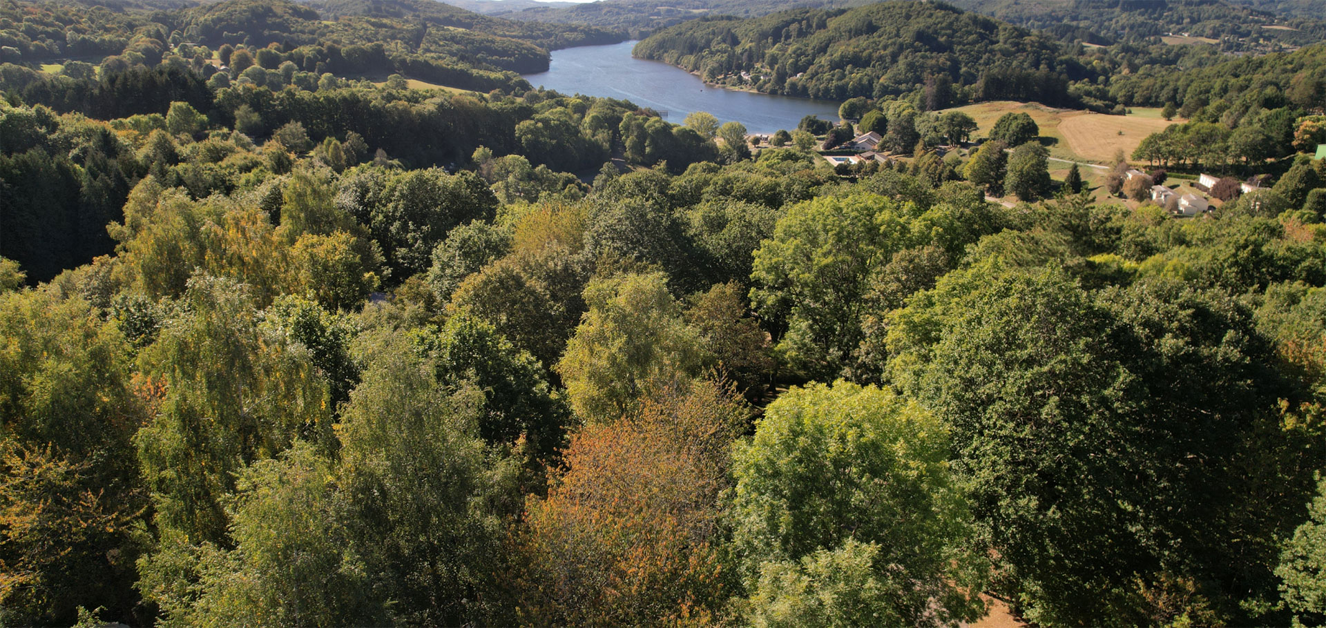 Le lac de Raviège aux alentours du camping des Cèpes à la Salvetat-sur-Agout