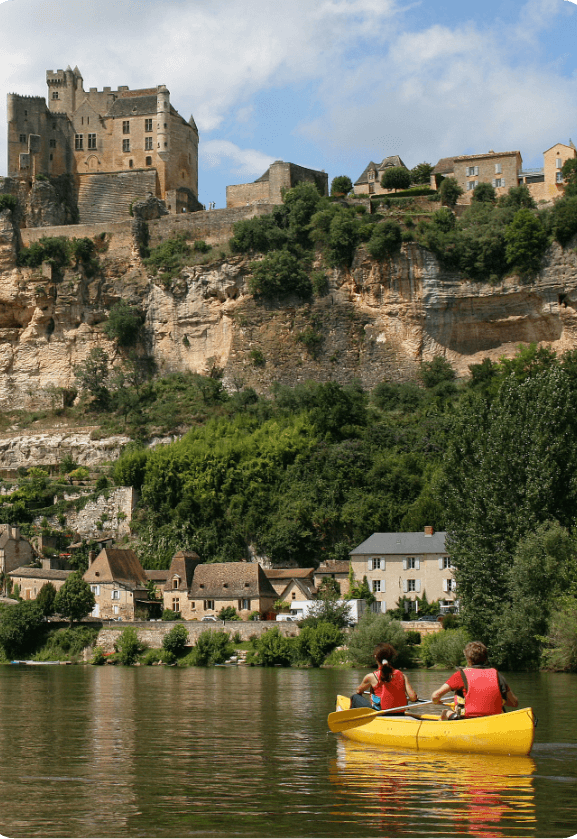 Le camping des Cèpes à la Salvetat-sur-Agout prête des canoës