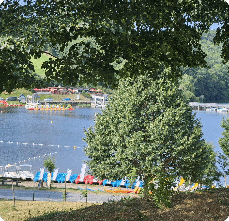 La base de loisirs du lac de Raviège située au Parc régional du Haut-Languedoc